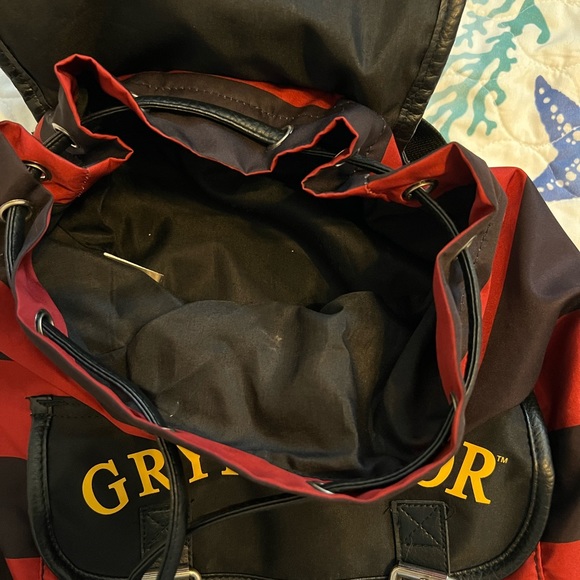Gryffindor Drawstring Small Backpack 🦁 - Picture 4 of 5
